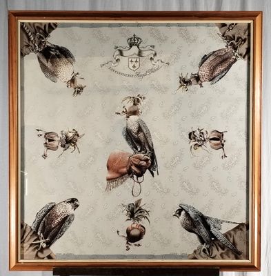 une photo d'un tableau représentant des oiseaux accroché au mur