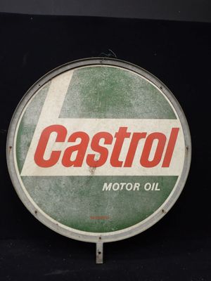 une pancarte portant l'inscription « Castro Motor Oil » sur le côté de la pancarte