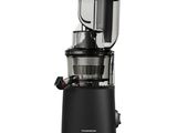 Extracteur de jus à rotation lente Black & Decker sur fond blanc