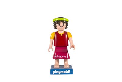 une figurine Lego représentant une femme en robe rouge