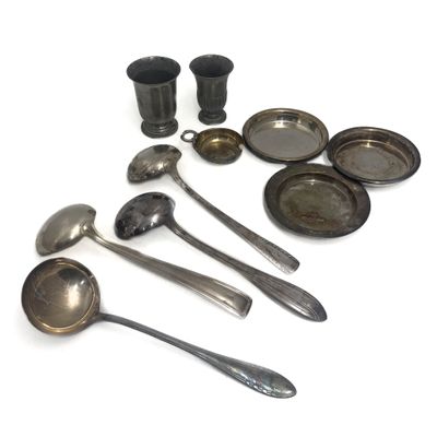 Lot en argent (poinçon Minerve) comprenant : 4 pinces à sucre et deux