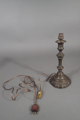 Flambeau en bronze à pans. XVIIIème siècle.