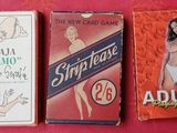 trois paquets de cigarettes sont alignés sur une surface rose