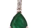 un pendentif en forme de poire, serti d'une émeraude et de diamants