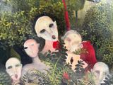 un tableau représentant un groupe de personnes dans une forêt