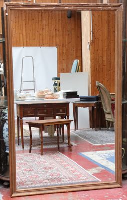 Miroir en bois mouluré et doré