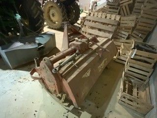 la photo d'une machine posée sur le sol