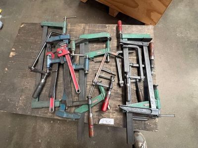 de nombreux outils posés sur une palette