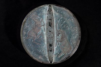 a silver coin with a picture of a man and a woman on it