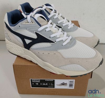mizuno men ' s wave runner running shoes in white and blue