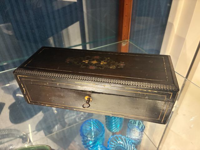 Boite à gant Napoléon III bois noirci en mauvais état