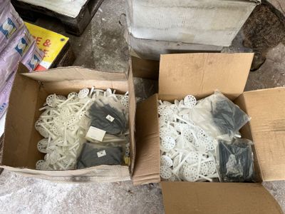6 cartons de fixation d isoloant rigide marque etanco .