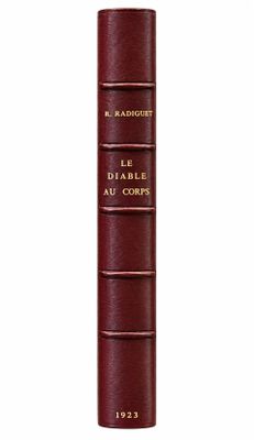 une image représentant un livre rouge orné de lettres dorées