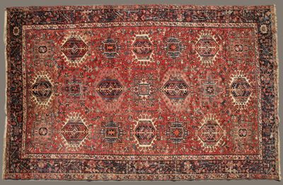 un ancien tapis persan à motifs rouges et bleus