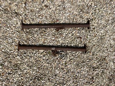 2 PALONNIERS métalliques.