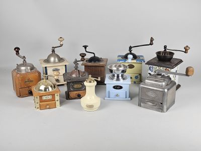 de nombreux types différents de moulins à café et de moulins à café
