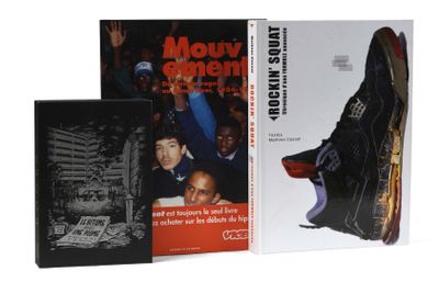 deux livres sur fond blanc, avec l'image d'une chaussure d'homme