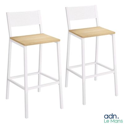 une paire de tabourets de bar blancs avec une assise en bois