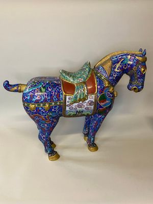Chine, travail moderne, Important sujet en émaux cloisonnés …