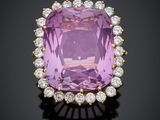 une bague en améthorate et diamants