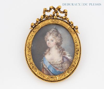 portrait d'une dame en robe bleue dans un cadre doré