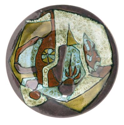a picture of a plate with a painting on it