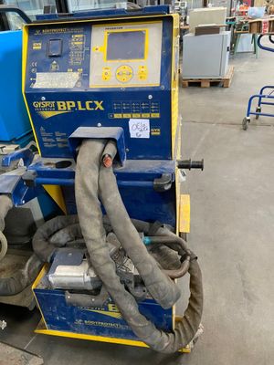 an image of a machine that is sitting in a warehouse