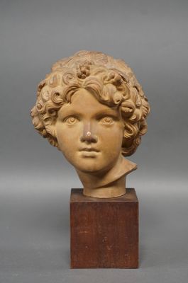 BUSTE de jeune Bacchus en terre cuite reposant sur un socle en bois. H - Photo 1
