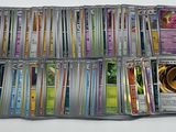 beaucoup de cartes sur la table
