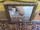 une photo d'une personne en train de se prendre en photo dans un miroir