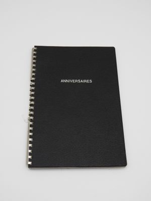 Hermès Paris, carnet d'anniversaire en chagrin noir.