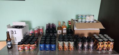 1 lot d'environ 80 canettes ou bouteilles de bière dont : blanche Herm - Photo 1