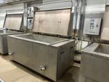 many machines that are sitting in a room