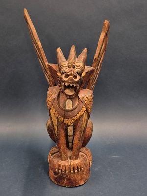BALI Sculpture en bois peint représentant un dragon Dimensio…