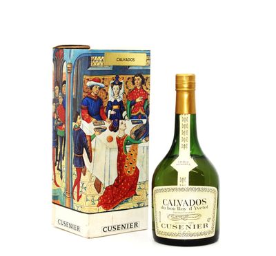 une bouteille de vin à côté d'un carton de vin