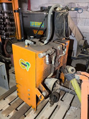 a machine that is sitting on a pallet in a garage