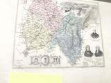 la photo d'une photo d'une carte posée sur une table