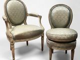 paire de fauteuils rembourrés et repose-pieds, fin du XIXe siècle