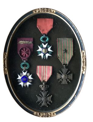 une photo d'une photo d'une photo d'une médaille