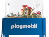 une maquette Playmobil comprenant une maison et des voitures