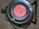 un collant noir orné d'un disque rose