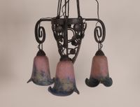 Lustre en fer forgé à trois lumières et tulipes en verre mar… (photo 2)