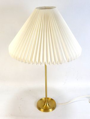 an image of a lamp with a white shade on it