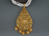 gold plated necklace with pearls and beads on a mannequin mannequin mannequin mannequin mannequin mannequin mannequin mann