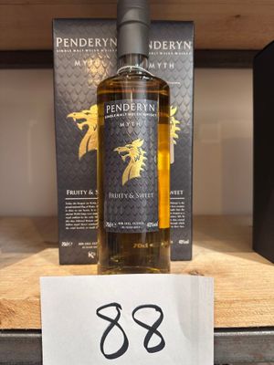 La bouteille de Penderyn est exposée dans le magasin.