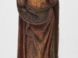 statue en bois représentant un homme barbu vêtu d'une robe