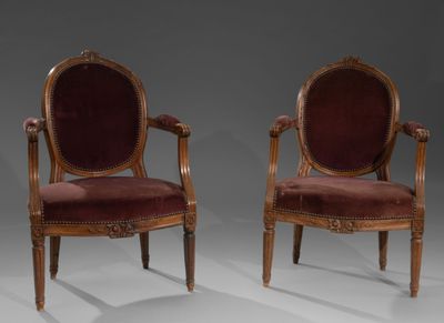 paire de fauteuils de style louis xvi