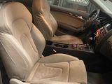 une voiture qui se trouve à l'arrière d'une autre voiture