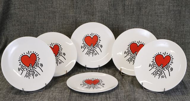 Keith HARING (1958-1990) - Suite de 6 grandes assiettes plates en...