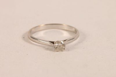 Bague solitaire en or gris 750 ‰ sertie d'une pierre d'imita… - Photo 1